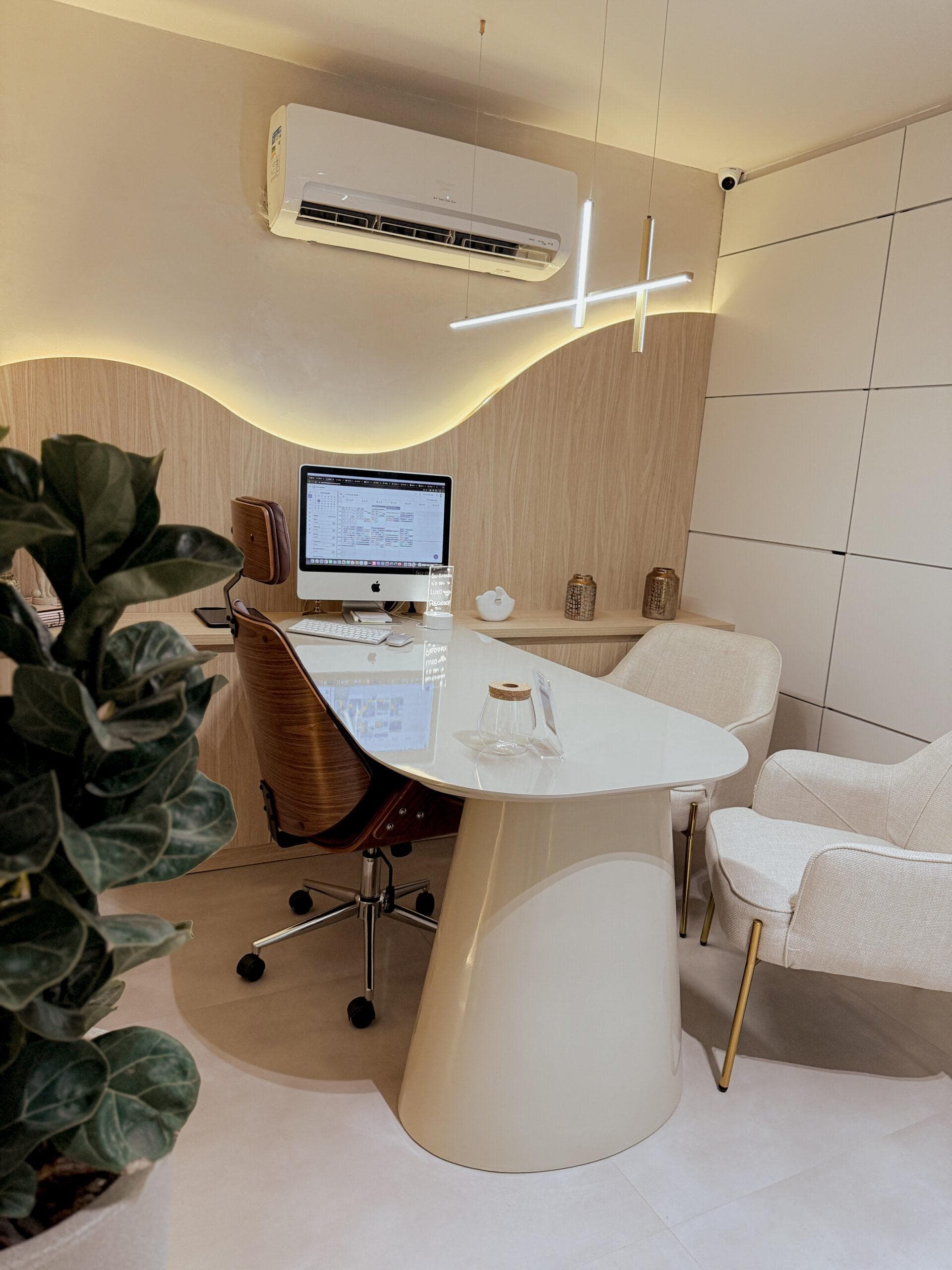 Espaço de atendimento moderno e acolhedor